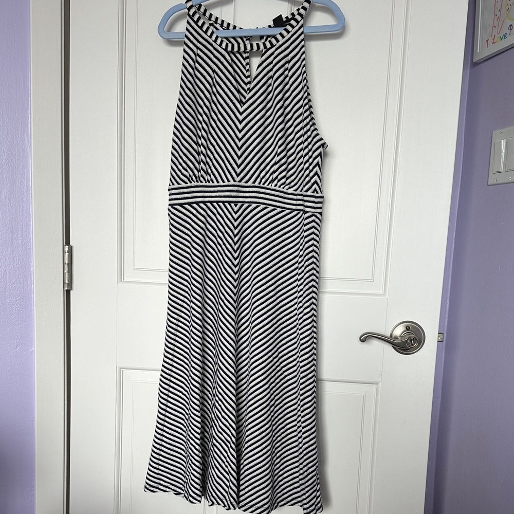 INC International Concepts Black and White Chevron Midi Dress